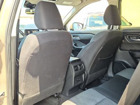 Certified 2024 Nissan Rogue SV FWD image 24