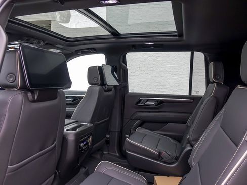 New 2026 Chevrolet Suburban Premier image 18