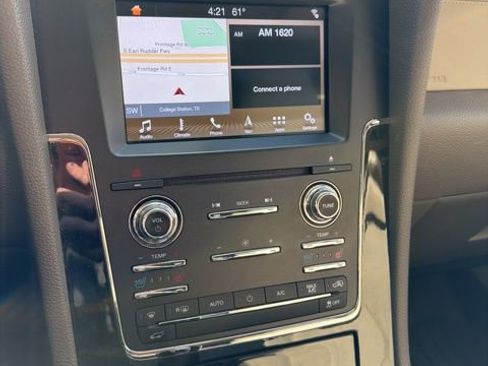 Used 2016 Lincoln Navigator Select image 3