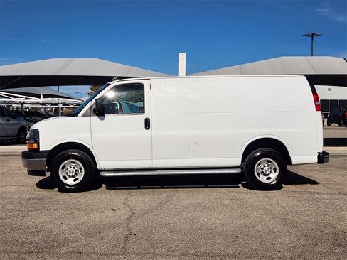 Certified 2024 Chevrolet Express 2500 w/ Driver Convenience Package image 4