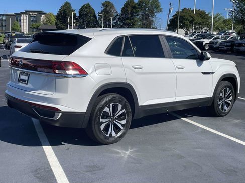 Certified 2026 Volkswagen Atlas Cross Sport SE FWD image 6