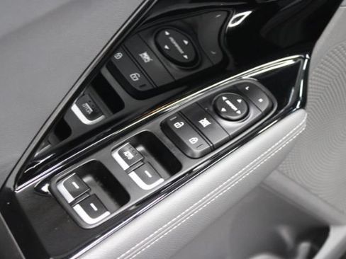 Used 2020 Kia Niro LXS FWD image 10
