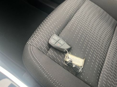Used 2025 Chevrolet Equinox LT FWD image 18