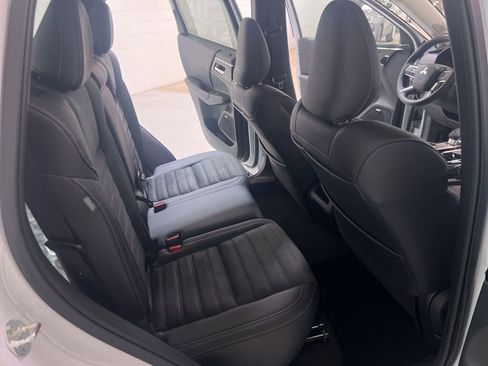 New 2025 Mitsubishi Outlander SE image 14