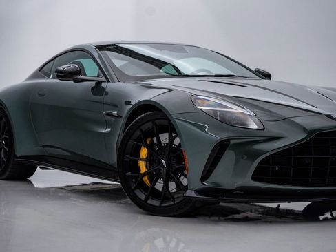 Used 2025 Aston Martin V8 Vantage Roadster RWD image 2