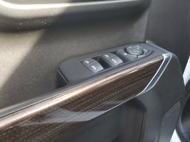 Used 2020 Chevrolet Silverado 1500 RST w/ RST Value Package AWD/4WD image 18