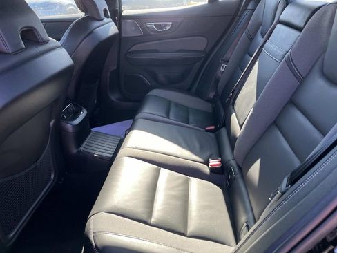 Used 2019 Volvo S60 T8 R-Design image 17
