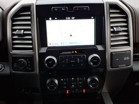 Used 2017 Ford F150 Platinum w/ Equipment Group 701A Luxury image 13