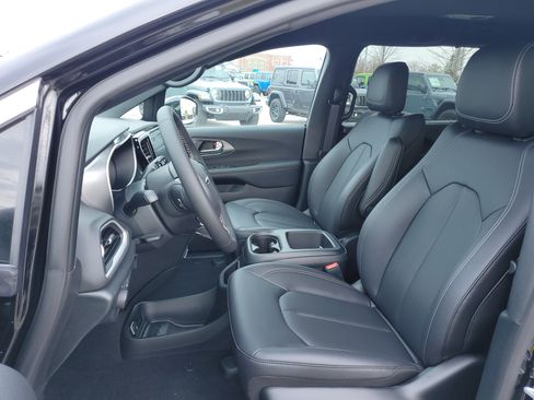 New 2026 Chrysler Voyager LX image 16