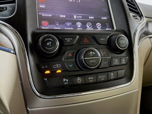 Used 2016 Jeep Grand Cherokee Limited AWD/4WD image 17