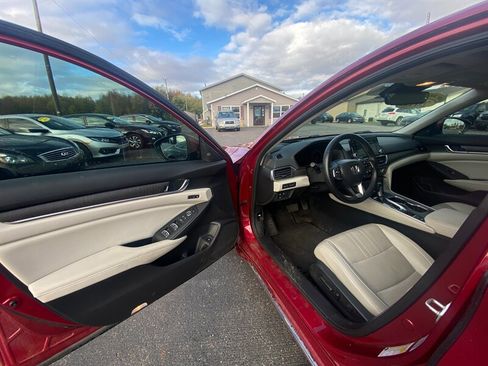 Used 2018 Honda Accord Touring image 28