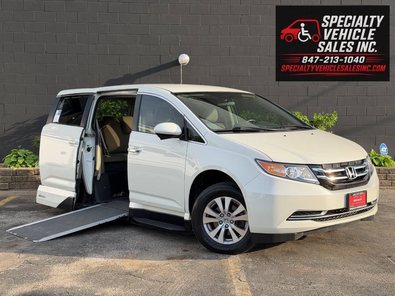 Used 2015 Honda Odyssey EX image 3