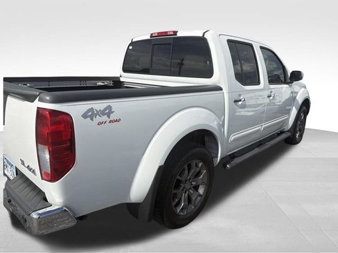 Used 2016 Nissan Frontier SL w/ Moonroof Package AWD/4WD image 23