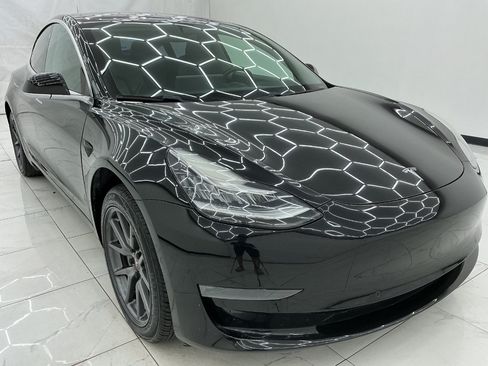 Used 2018 Tesla Model 3 Mid Range RWD image 3