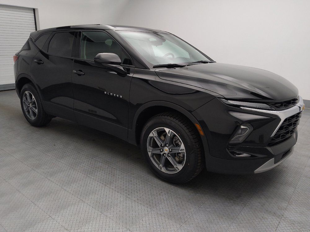 Used 2025 Chevrolet Blazer LT FWD image 11