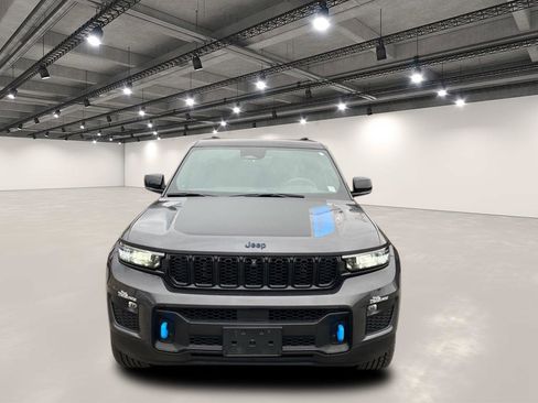 Used 2022 Jeep Grand Cherokee Trailhawk image 2