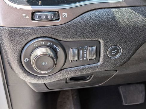 Used 2021 Jeep Cherokee Limited AWD/4WD image 15