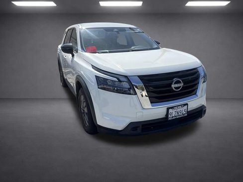 Used 2024 Nissan Pathfinder S FWD image 18