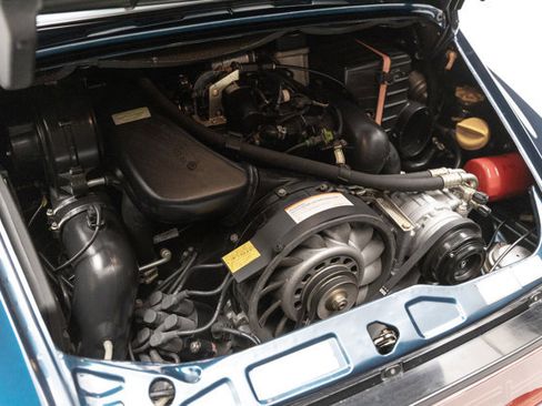 Used 1993 Porsche 911 Carrera RWD image 31
