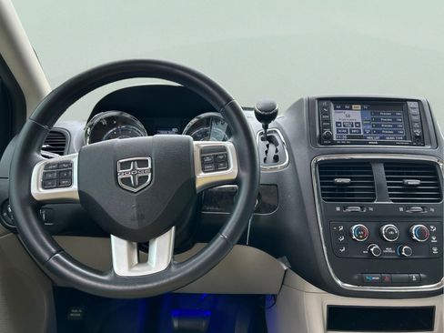 Used 2013 Dodge Grand Caravan SXT w/ UConnect Hands-Free Group FWD image 23