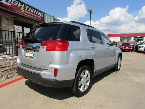 Used 2017 GMC Terrain SLE w/ Technology Package AWD/4WD image 4