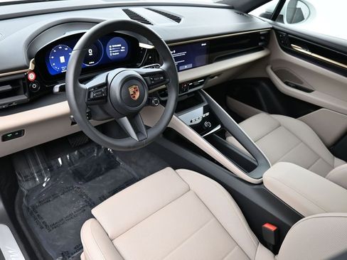 Certified 2025 Porsche Macan 4 Electric image 4