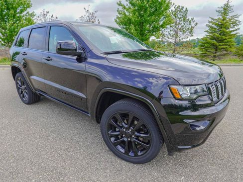 Used 2020 Jeep Grand Cherokee Altitude AWD/4WD image 28