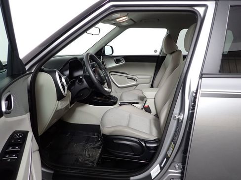 Used 2025 Kia Soul LX w/ LX Technology Package FWD image 18