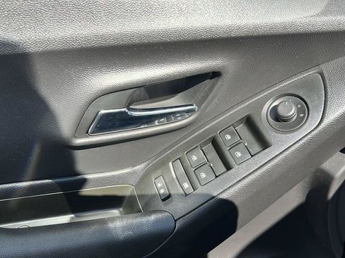 Used 2020 Chevrolet Trax LS FWD image 14