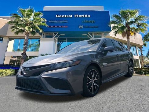 Used 2022 Toyota Camry SE image 9