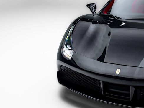 Used 2019 Ferrari 488 GTB RWD image 11
