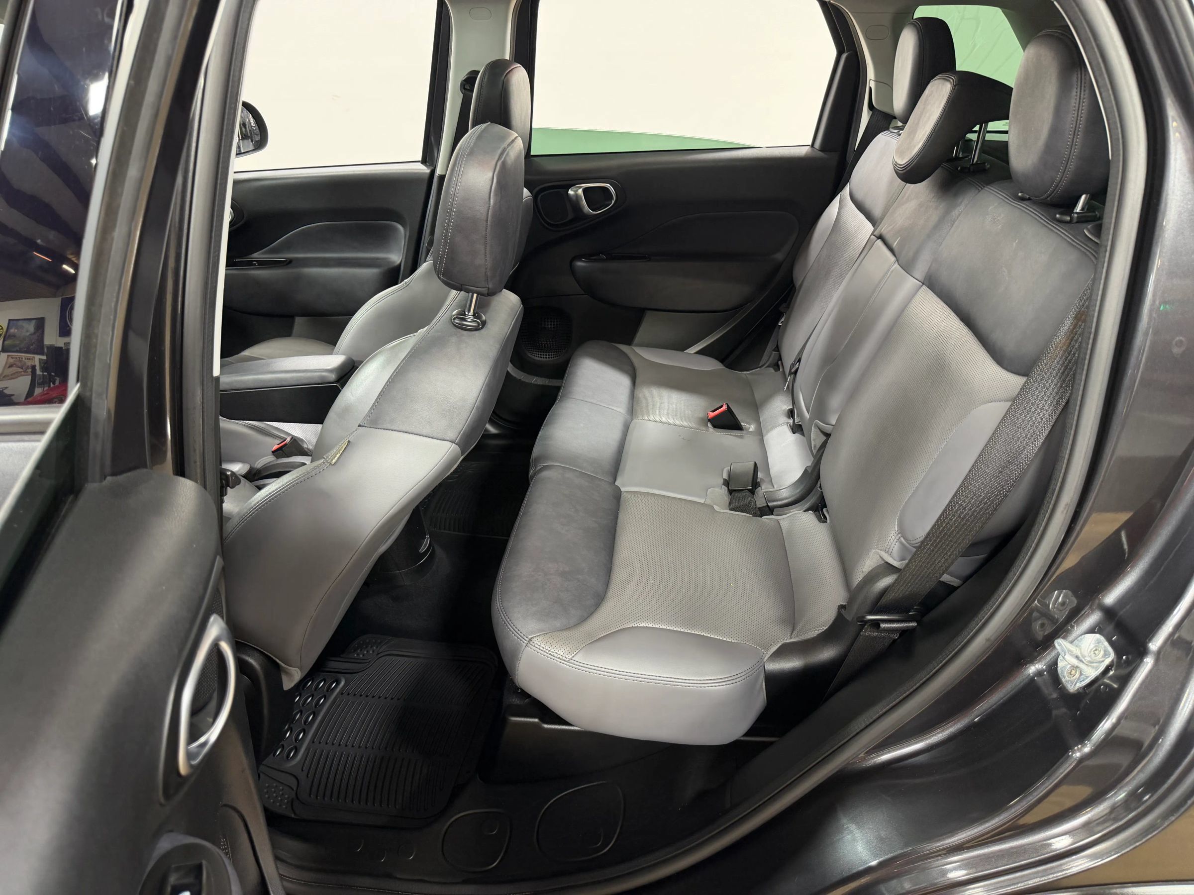Used 2017 FIAT 500L Trekking w/ Dual-Pane Sunroof Package FWD image 16
