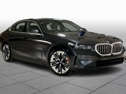 New 2025 BMW i5 eDrive40i w/ Premium Package image 2
