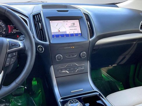 Used 2020 Ford Edge SEL w/ Convenience Package image 6