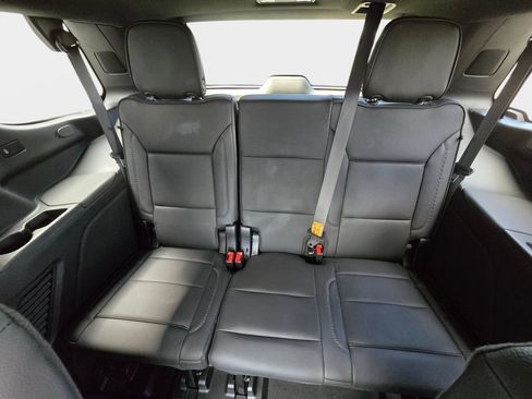 Used 2024 GMC Yukon Denali w/ Advanced Technology Package AWD/4WD image 17
