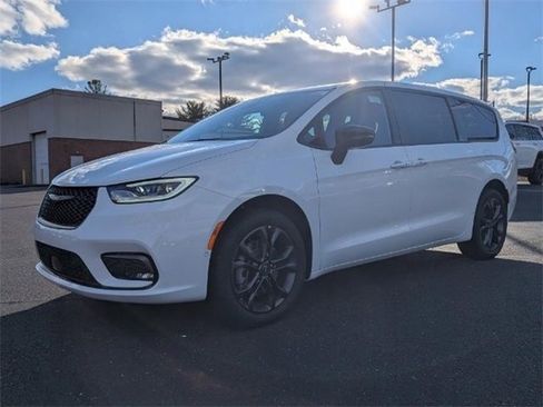 New 2026 Chrysler Pacifica Select image 12