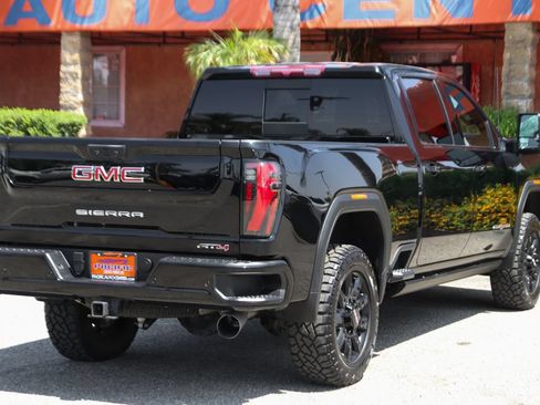 Used 2024 GMC Sierra 2500 AT4 w/ AT4 Preferred Package AWD/4WD image 11