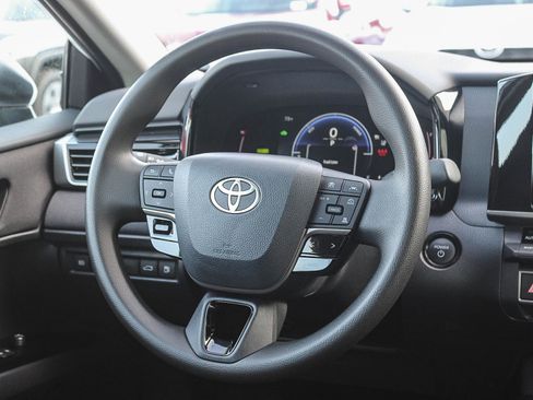 Used 2025 Toyota Camry LE image 16