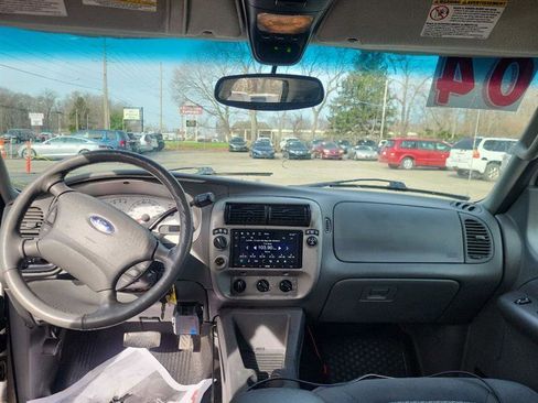 Used 2004 Ford Explorer Sport Trac Adrenalin 4WD image 8