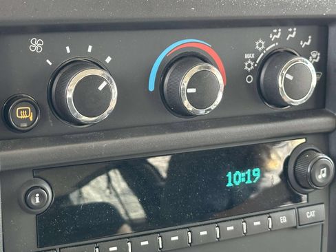 Certified 2025 Chevrolet Express 3500 LT w/ LT Preferred Equipment Group RWD image 11