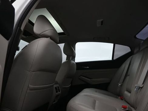 Used 2020 Nissan Altima 2.0 Platinum FWD image 11