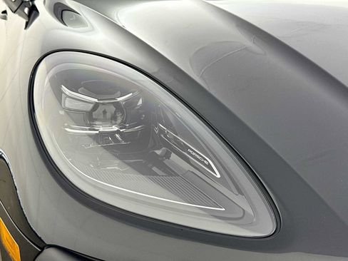 New 2025 Porsche Macan image 39