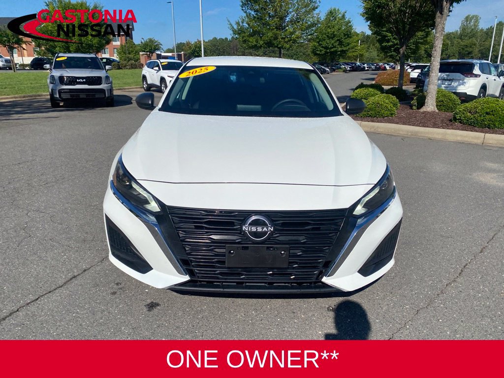 Used 2025 Nissan Altima 2.5 SV FWD image 3