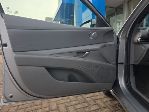 Used 2023 Hyundai Elantra SEL image 13