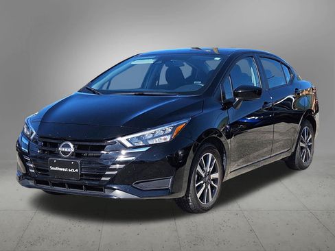 Used 2025 Nissan Versa SV FWD image 10