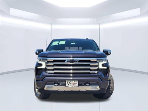 Used 2024 Chevrolet Silverado 1500 High Country w/ Technology Package AWD/4WD image 3