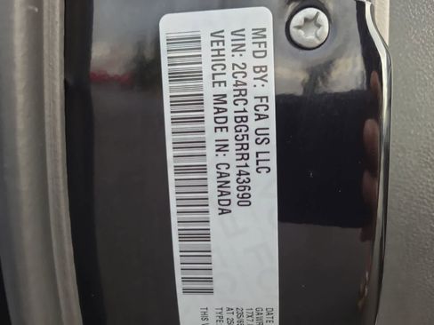 Certified 2024 Chrysler Pacifica Touring-L image 29