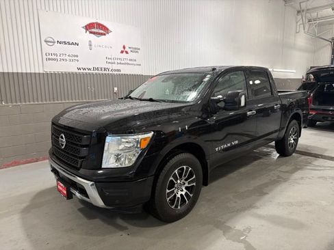 Used 2020 Nissan Titan SV w/ SV Convenience Package AWD/4WD image 7