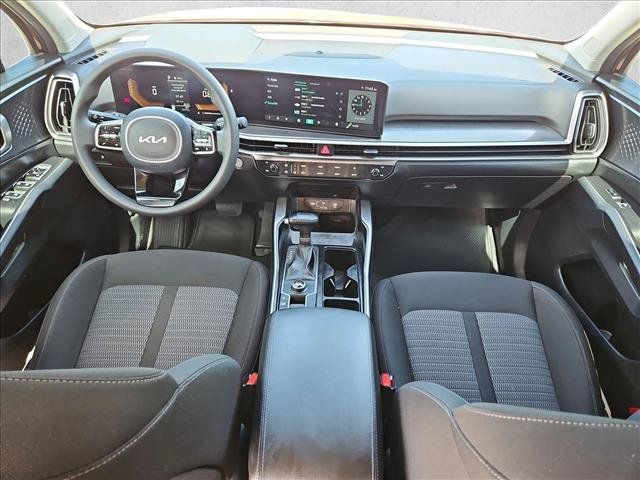 Used 2025 Kia Sorento LX FWD image 17