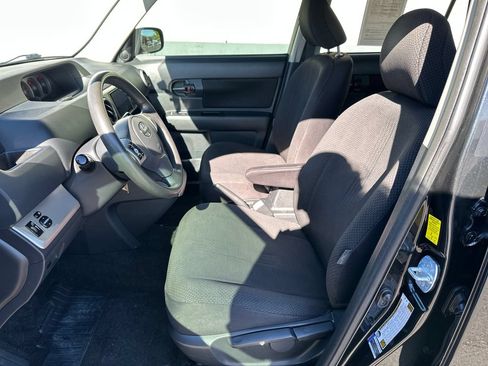 Used 2010 Scion xB FWD image 12